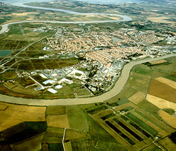 La ville de Rochefort encerclée par un méandre de la Charente