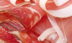 La charcuterie compte de nombreux jambons différents