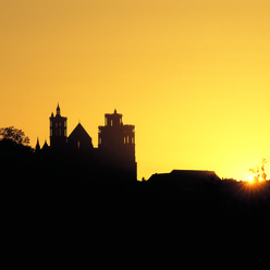 crépuscule sur la cathédrale de Laon